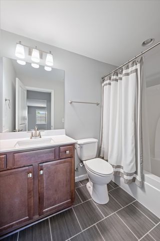 2326 Stonecenter Ln, Murfreesboro, TN 37128