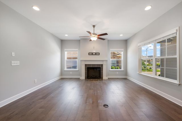 2326 Stonecenter Ln, Murfreesboro, TN 37128