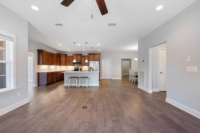 2326 Stonecenter Ln, Murfreesboro, TN 37128