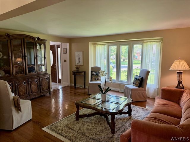 66 Amberwood Drive, Grand Island, NY 14072