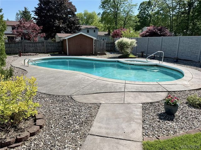 66 Amberwood Drive, Grand Island, NY 14072