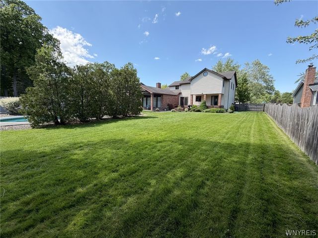 66 Amberwood Drive, Grand Island, NY 14072
