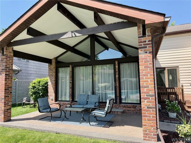 66 Amberwood Drive, Grand Island, NY 14072