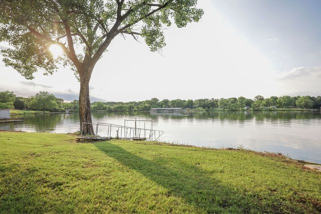 160 Vz County Road 3732, Wills Point, TX 75169