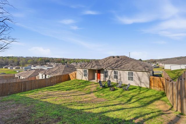 8 Spring Ridge Ln, Conway, AR 72032