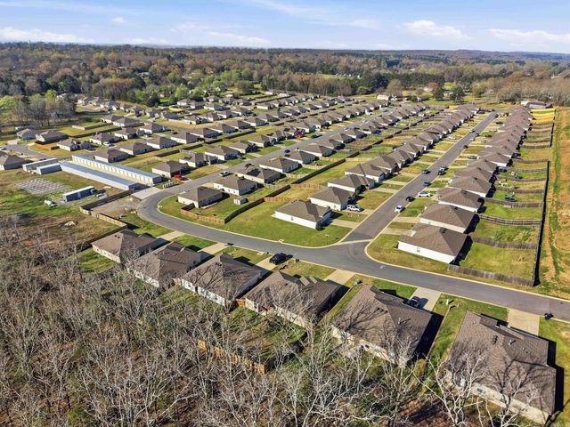 8 Spring Ridge Ln, Conway, AR 72032