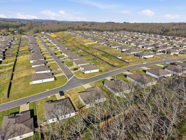 8 Spring Ridge Ln, Conway, AR 72032