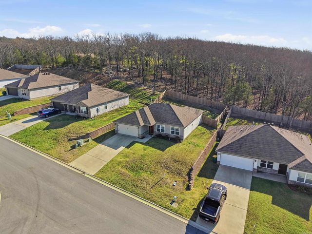 8 Spring Ridge Ln, Conway, AR 72032