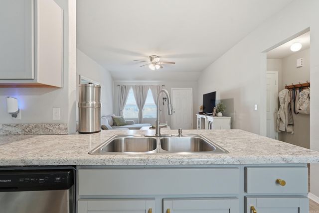 8 Spring Ridge Ln, Conway, AR 72032