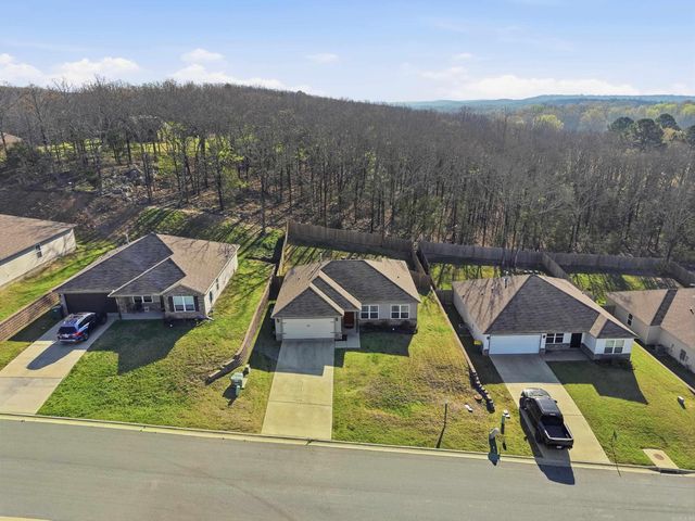 8 Spring Ridge Ln, Conway, AR 72032