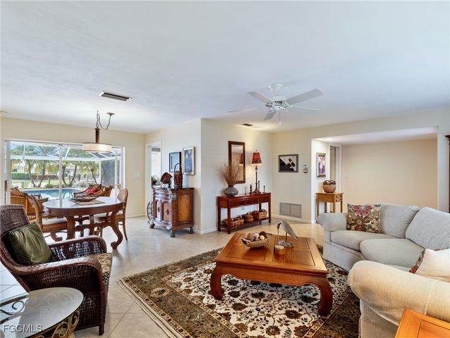 392 Snow DR, Fort Myers, FL 33919