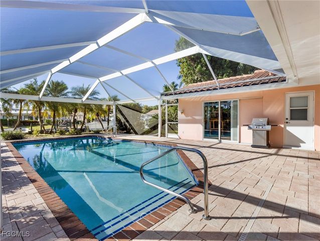 392 Snow DR, Fort Myers, FL 33919