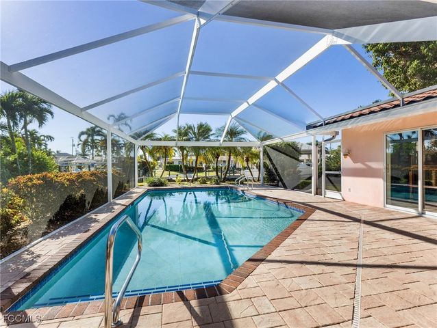 392 Snow DR, Fort Myers, FL 33919