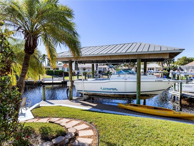 392 Snow DR, Fort Myers, FL 33919