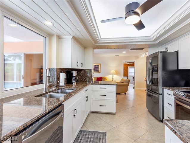 392 Snow DR, Fort Myers, FL 33919