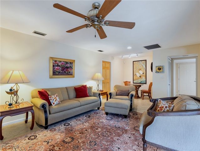 392 Snow DR, Fort Myers, FL 33919