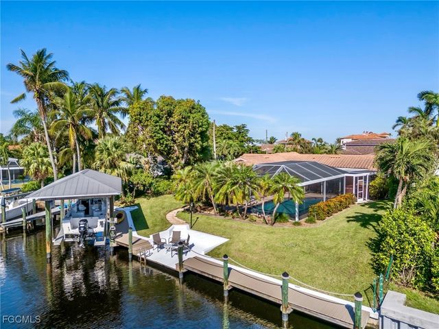 392 Snow DR, Fort Myers, FL 33919