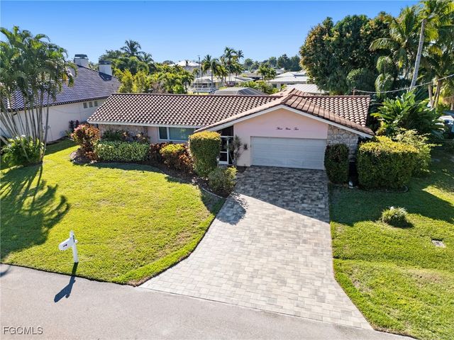 392 Snow DR, Fort Myers, FL 33919