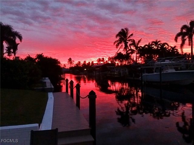 392 Snow DR, Fort Myers, FL 33919