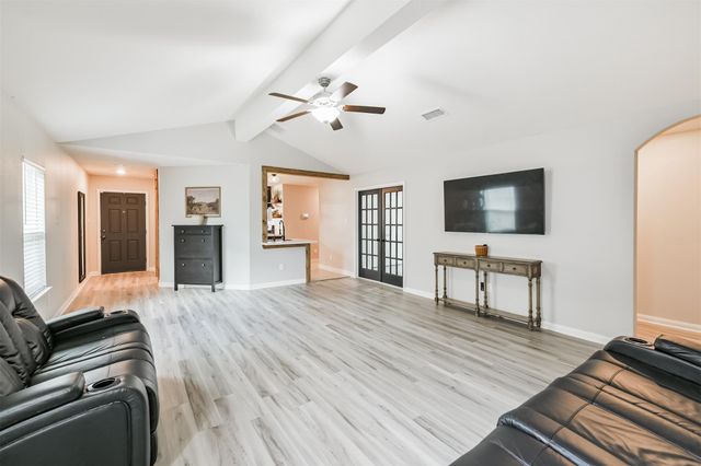 21100 Titian Drive, Magnolia, TX 77355