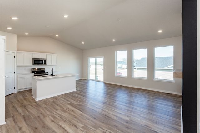 1032 NE 64th Avenue, Des Moines, IA 50313