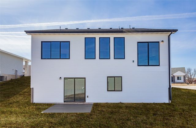 1032 NE 64th Avenue, Des Moines, IA 50313
