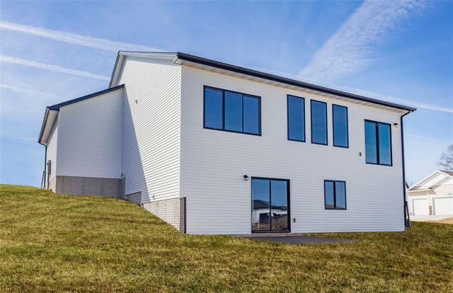 1032 NE 64th Avenue, Des Moines, IA 50313