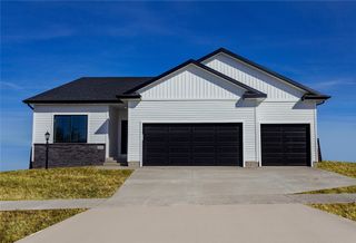 1032 NE 64th Avenue, Des Moines, IA 50313