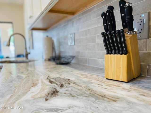 11435 N Skywire Way, Tucson, AZ 85737