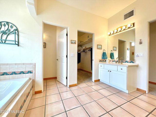 11435 N Skywire Way, Tucson, AZ 85737