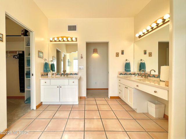 11435 N Skywire Way, Tucson, AZ 85737
