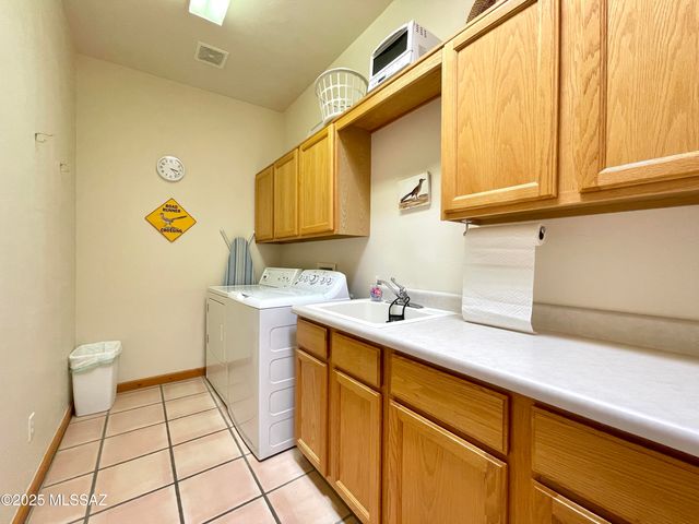 11435 N Skywire Way, Tucson, AZ 85737