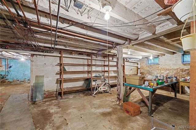 7098 State Road, Boston, NY 14075