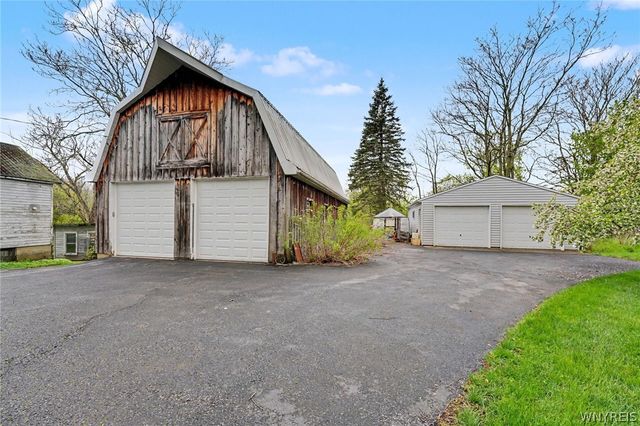 7098 State Road, Boston, NY 14075