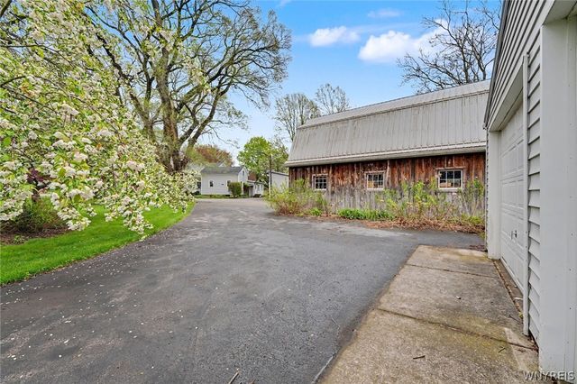 7098 State Road, Boston, NY 14075