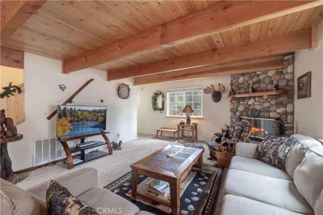 143 Santa Barbara, Sugarloaf, CA 92386