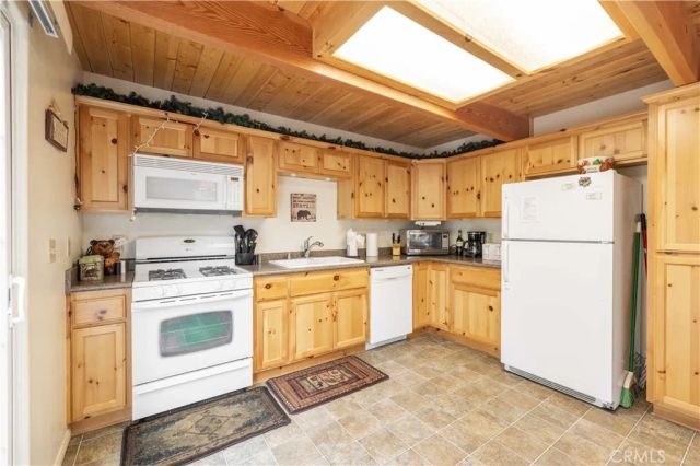 143 Santa Barbara, Sugarloaf, CA 92386