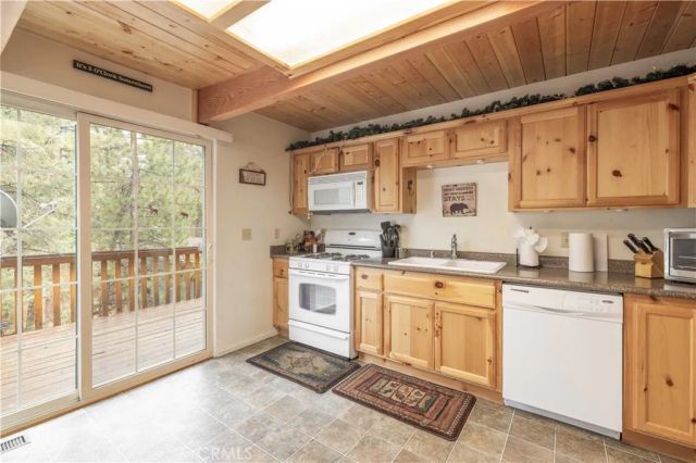 143 Santa Barbara, Sugarloaf, CA 92386