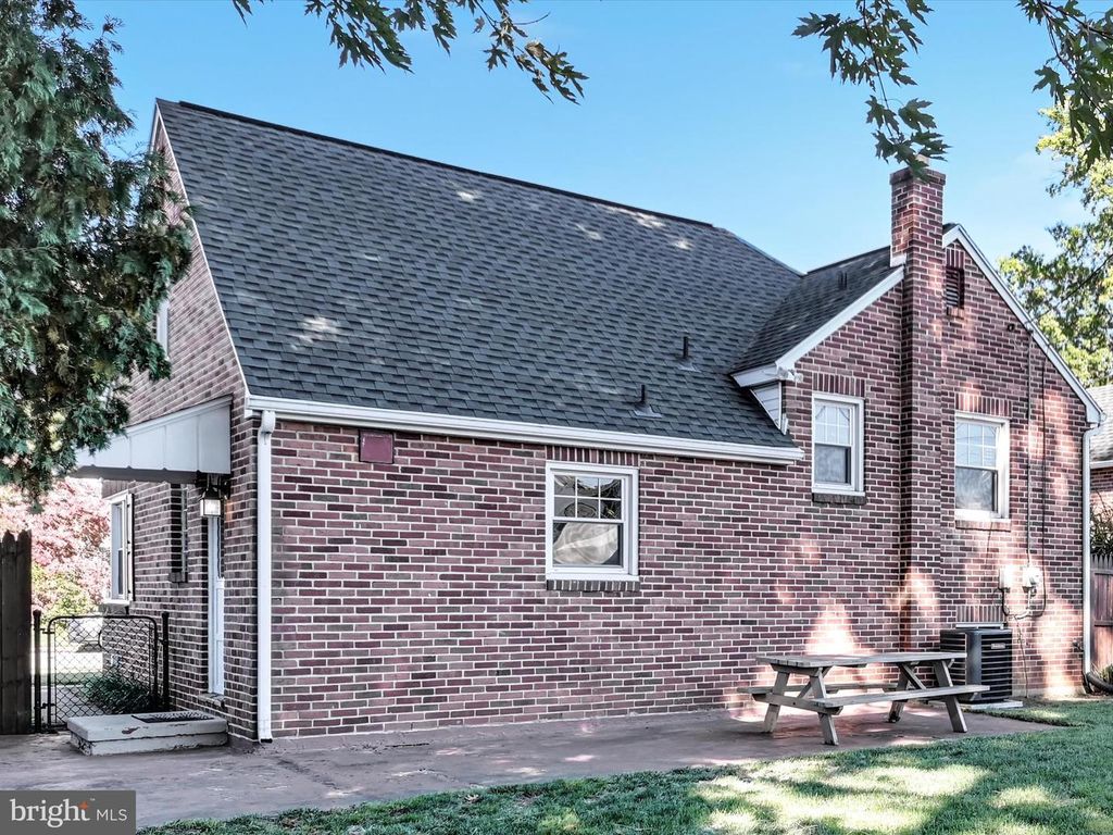 Image 30 of property listing at 754 JUNE ST, York, PA 17404