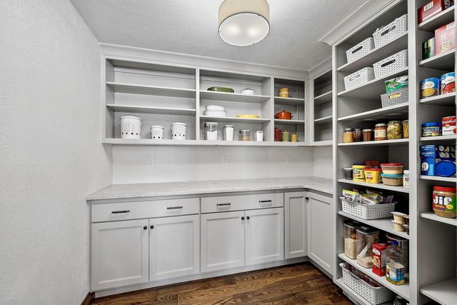 2045 LOST DAUPHIN ROAD, De Pere, WI 54115