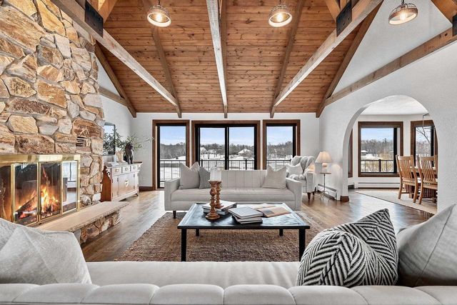 2045 LOST DAUPHIN ROAD, De Pere, WI 54115