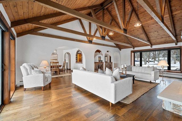 2045 LOST DAUPHIN ROAD, De Pere, WI 54115