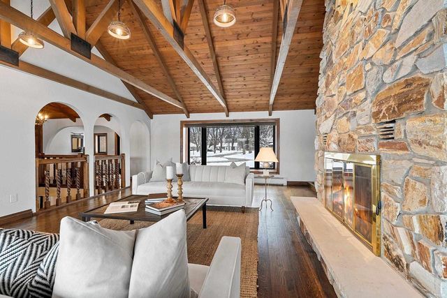 2045 LOST DAUPHIN ROAD, De Pere, WI 54115