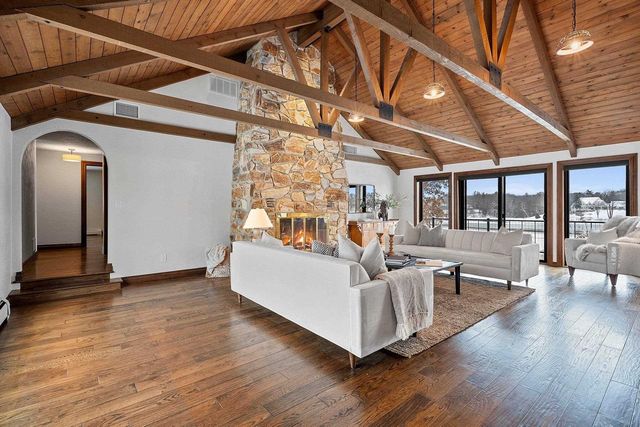 2045 LOST DAUPHIN ROAD, De Pere, WI 54115