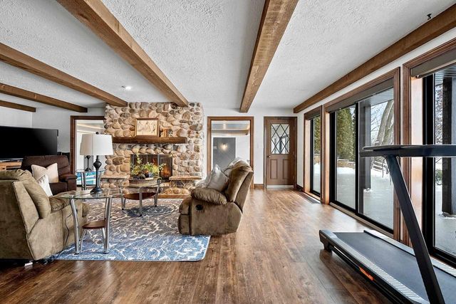 2045 LOST DAUPHIN ROAD, De Pere, WI 54115