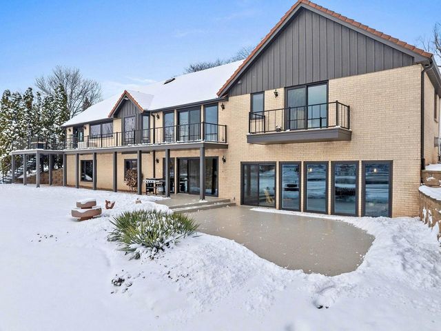 2045 LOST DAUPHIN ROAD, De Pere, WI 54115