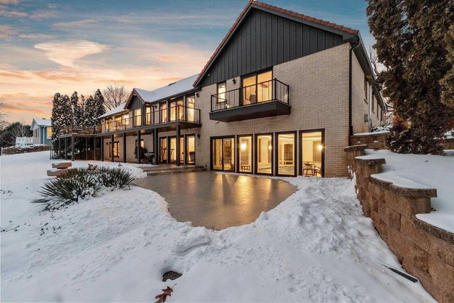 2045 LOST DAUPHIN ROAD, De Pere, WI 54115