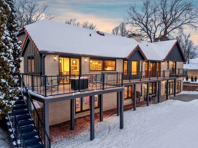 2045 LOST DAUPHIN ROAD, De Pere, WI 54115