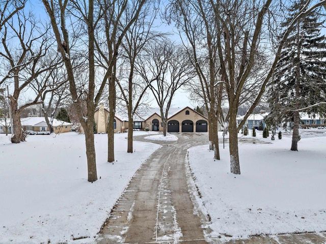 2045 LOST DAUPHIN ROAD, De Pere, WI 54115