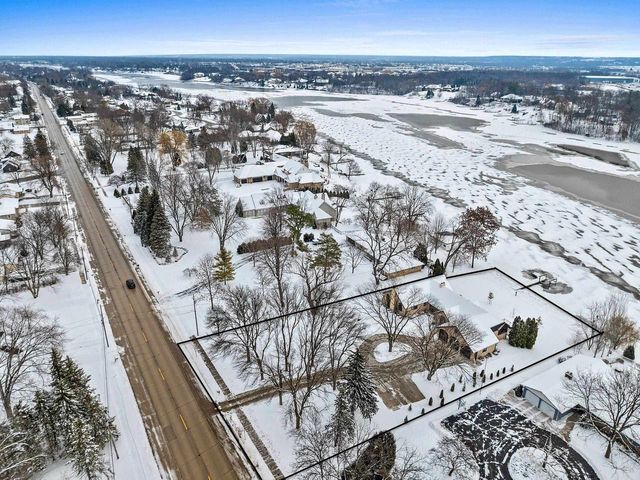 2045 LOST DAUPHIN ROAD, De Pere, WI 54115